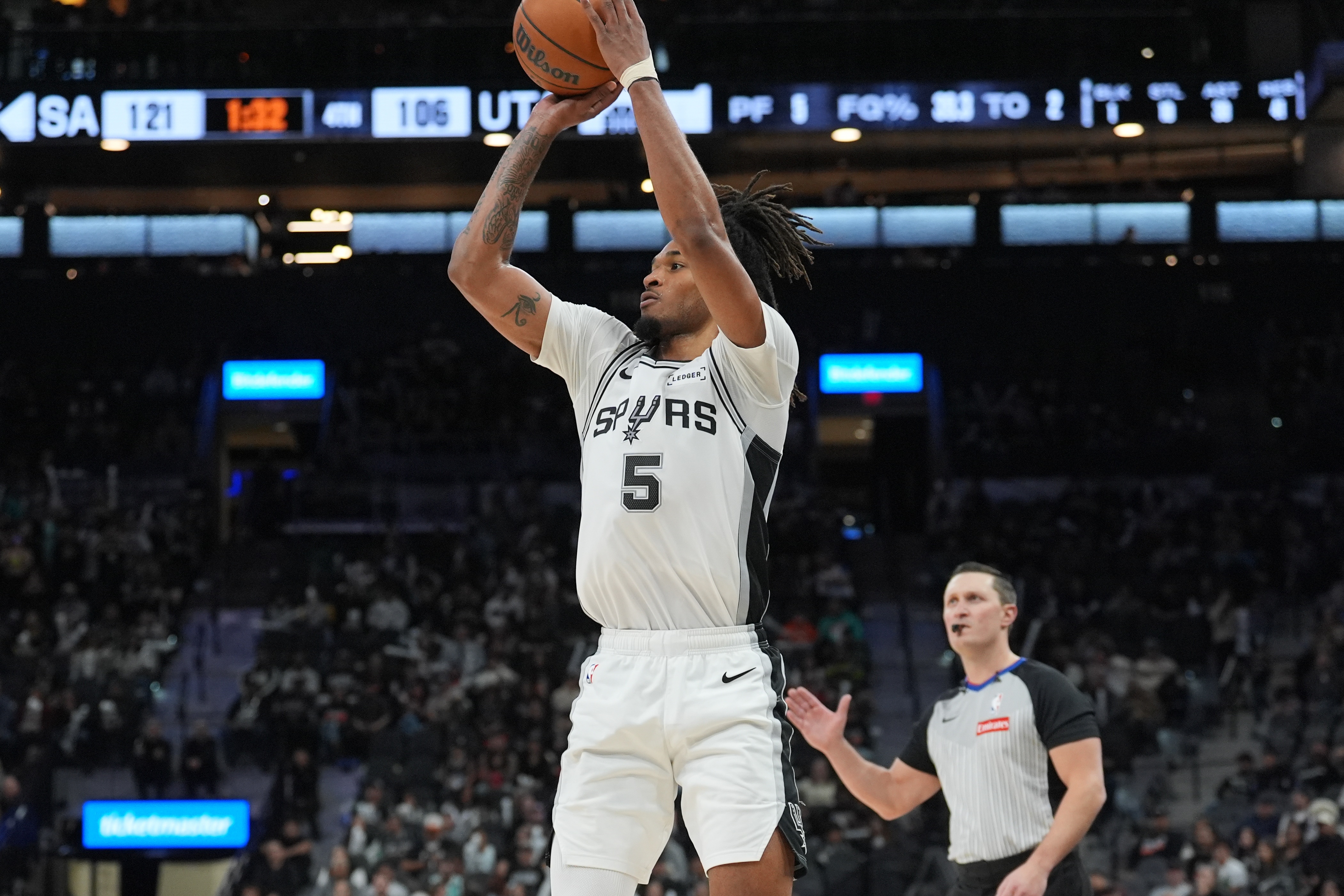 开云APP下载-身手全能！卡斯尔13中8拿到18分7板6助3断 正负值+27最高