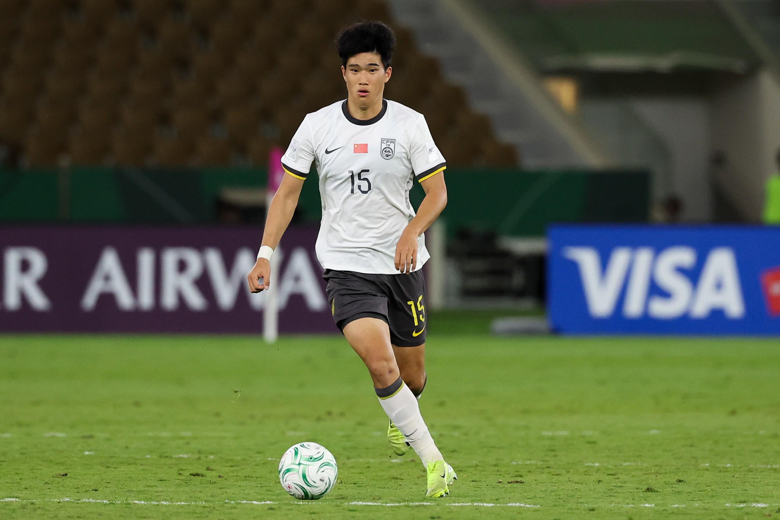 开云体育-彭啸：小时候梦想踢中锋；拜合拉木有舞蹈天赋